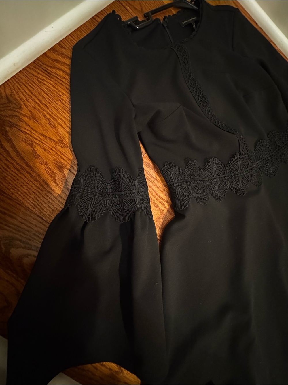 Banana Republic Black Lace Bell Sleeve Fit & Flare Dress - Embroidered Unique - Picture 3 of 6